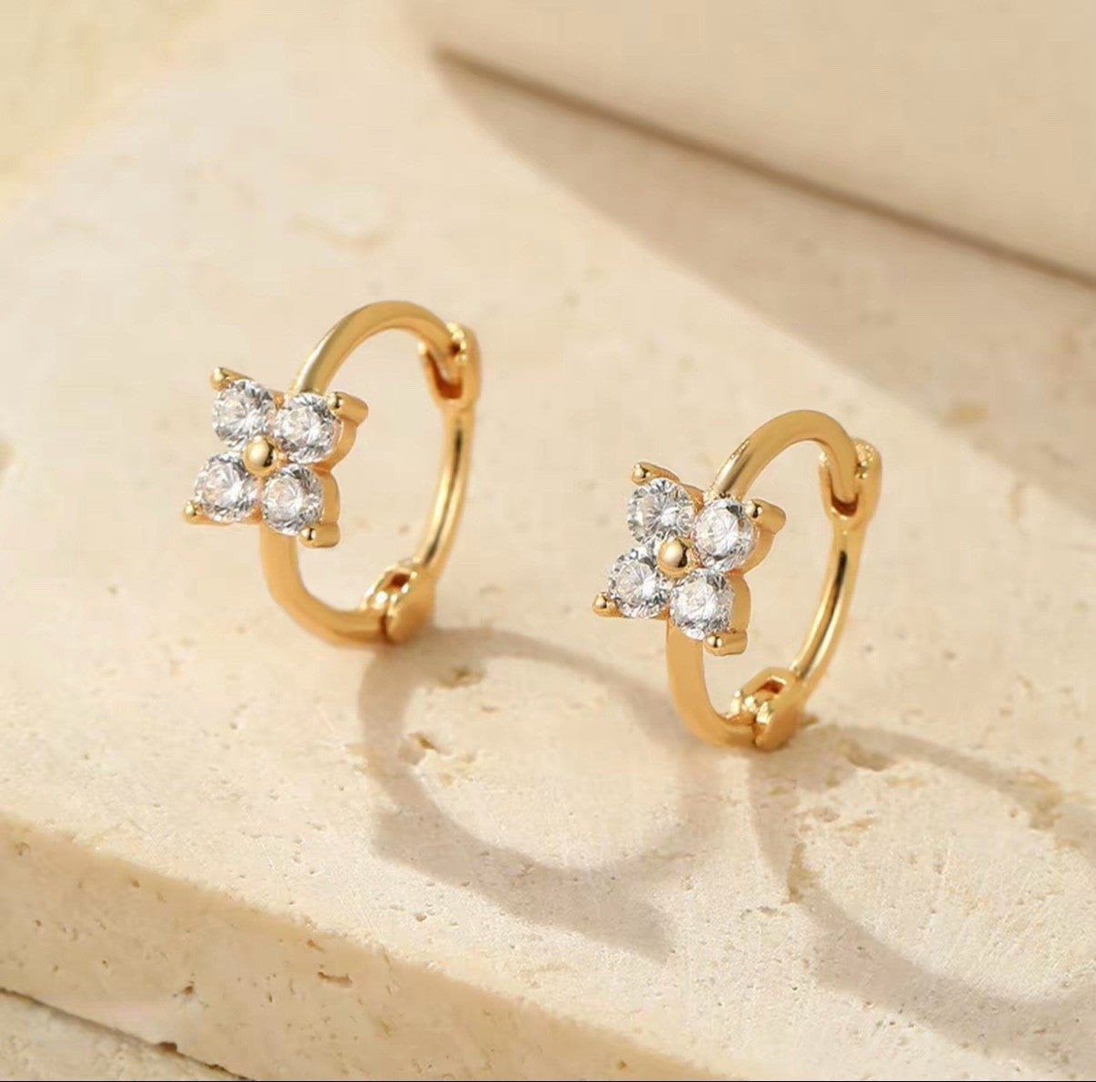 ミニクローバー ピアス