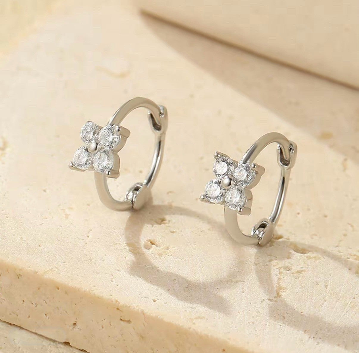 ミニクローバー ピアス